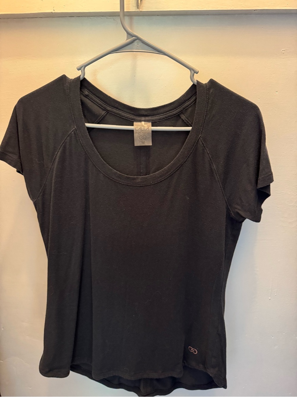 CALIA by Carrie Underwood Black Short Sleeve Scoop Neck Tee